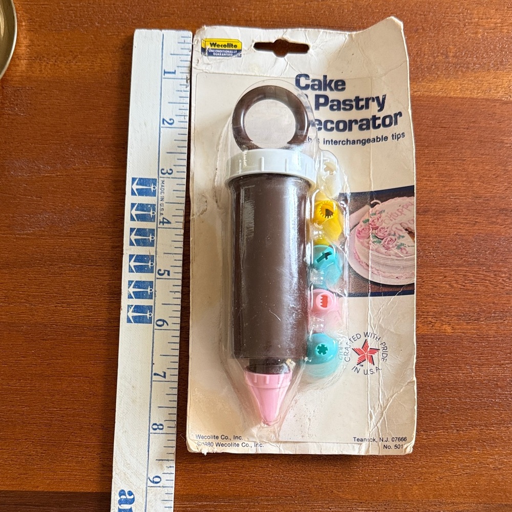 vintage Cake & Pastry Decorator - Brown and Pink - Picture 9 of 10